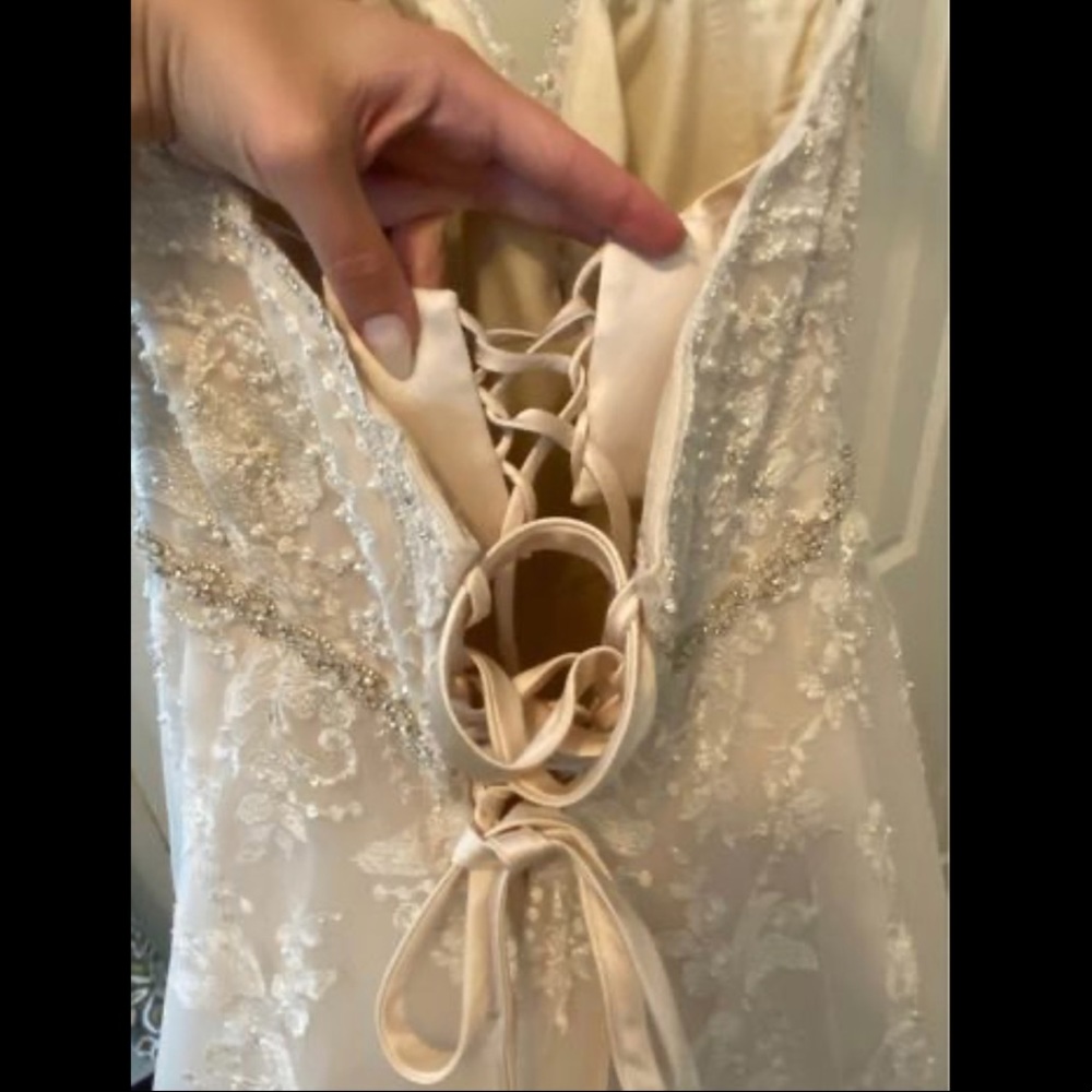 ****SOLD****      Ivory Maggie Sottero Wedding Dress — Fits like an 8 32DD - Picture 8 of 9